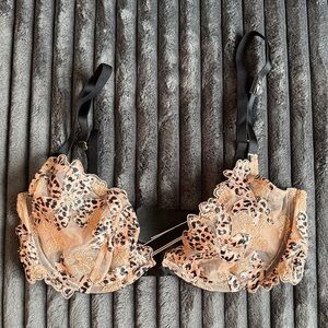 Victoria's Secret Black and Cream Lace Bra